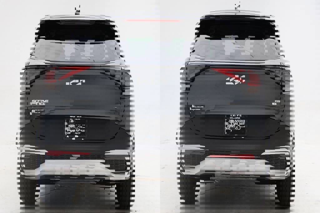 Used 2023 Kia Sportage LX image 7