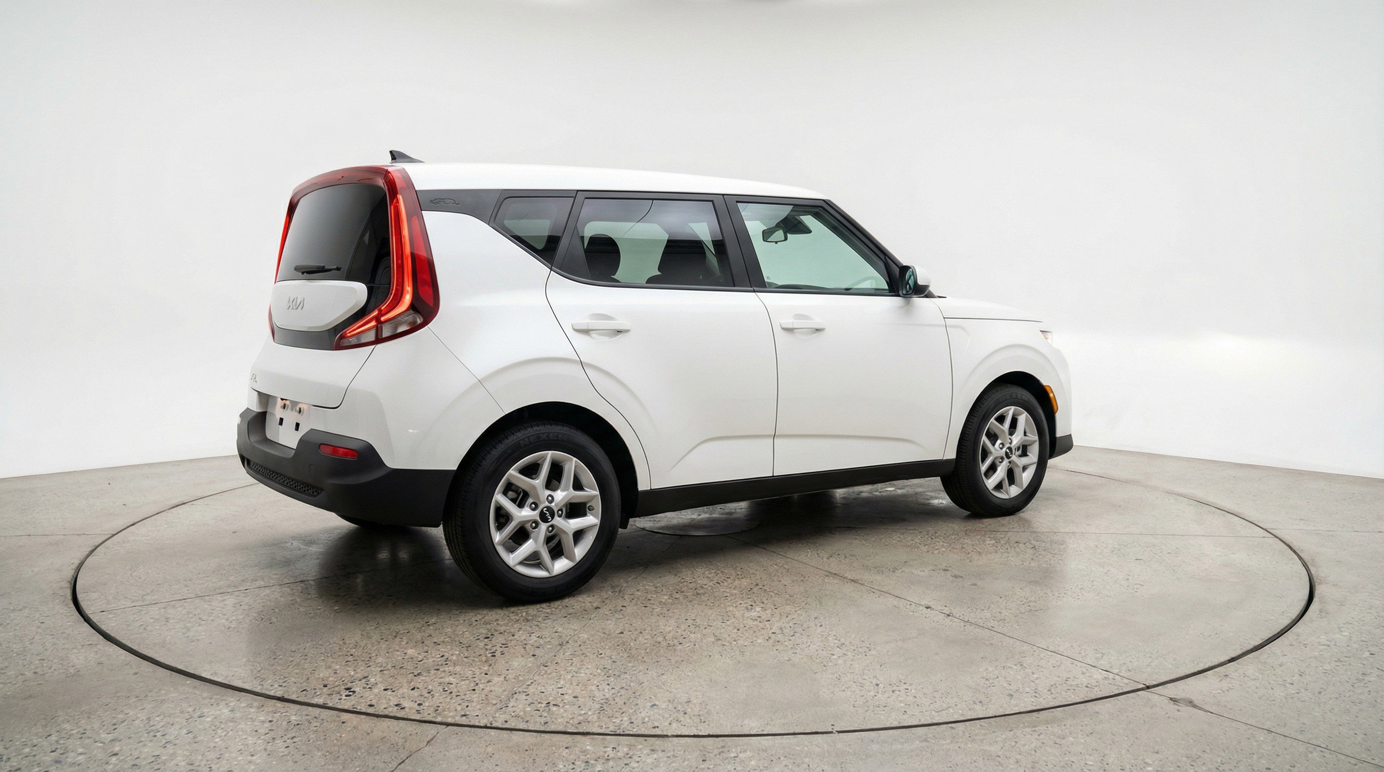Used 2025 Kia Soul LX w/ LX Technology Package image 9