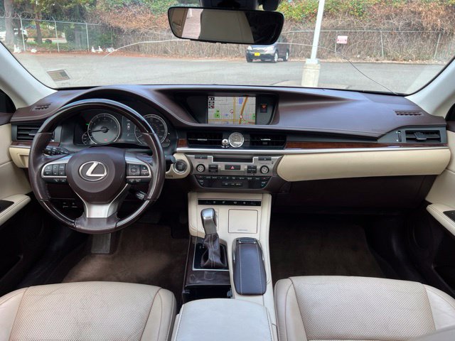 Used 2018 Lexus ES 350 w/ Luxury Package w/Wood Trim FWD image 9