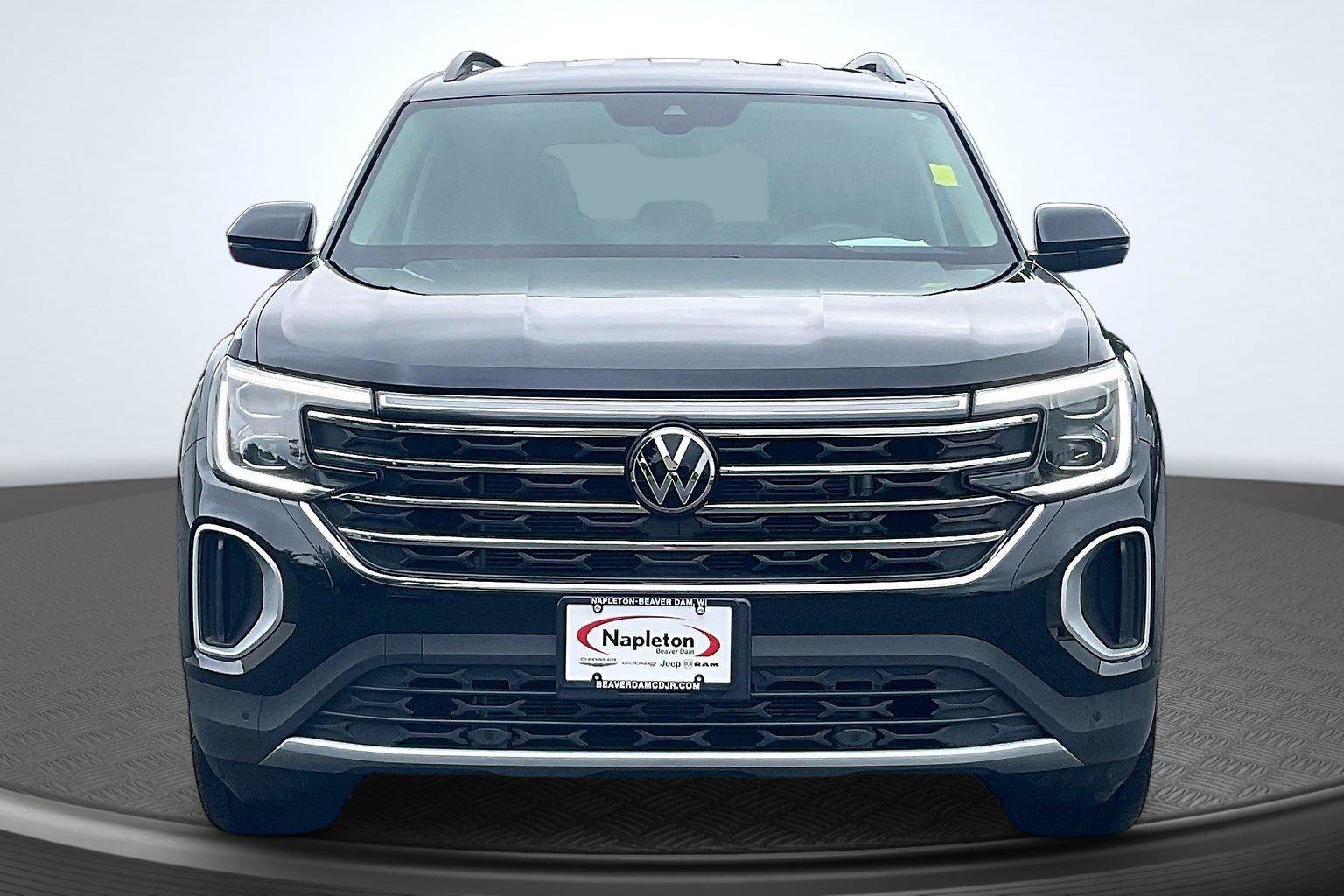 Used 2025 Volkswagen Atlas SE AWD/4WD image 3