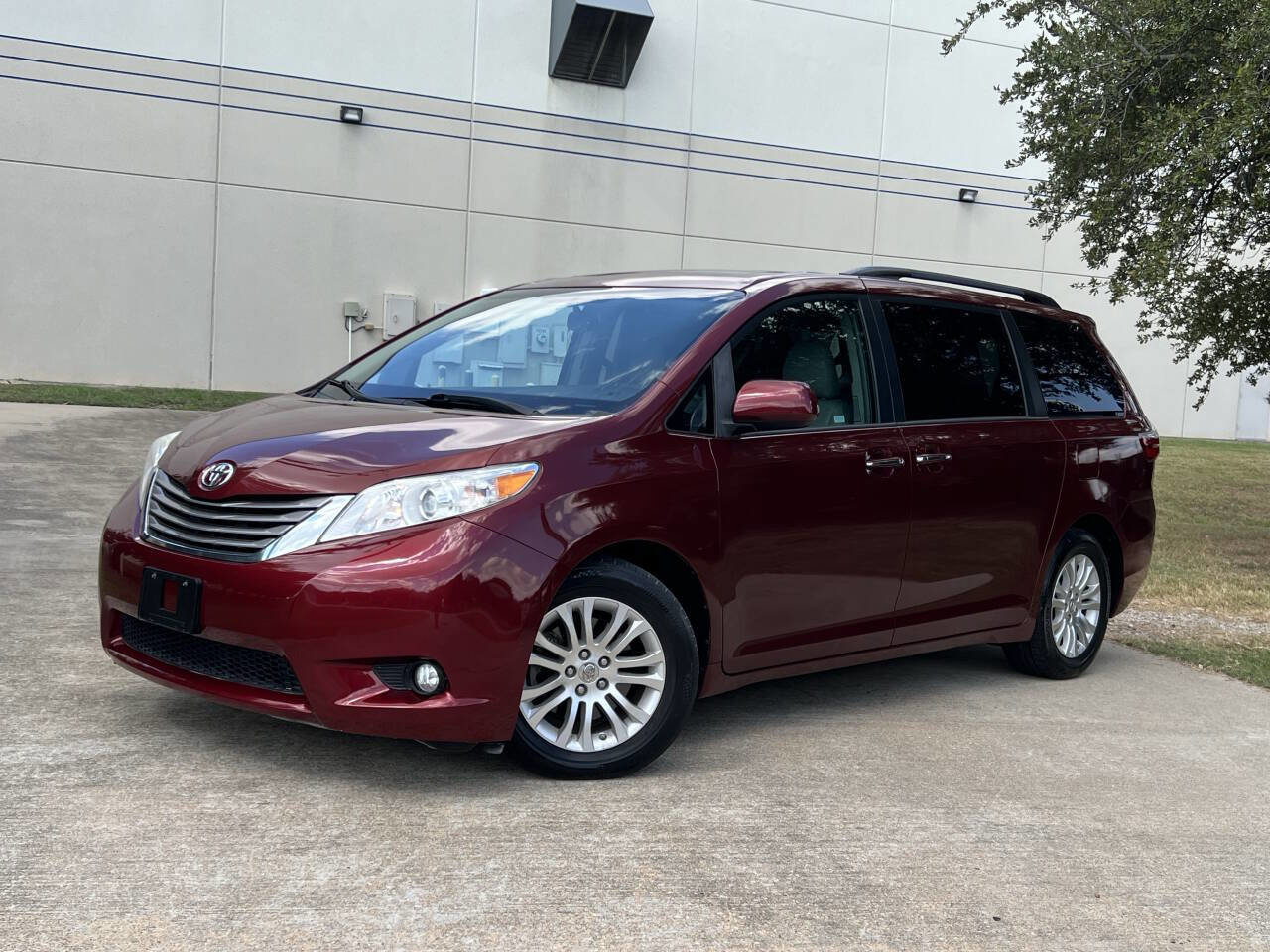Used 2016 Toyota Sienna XLE