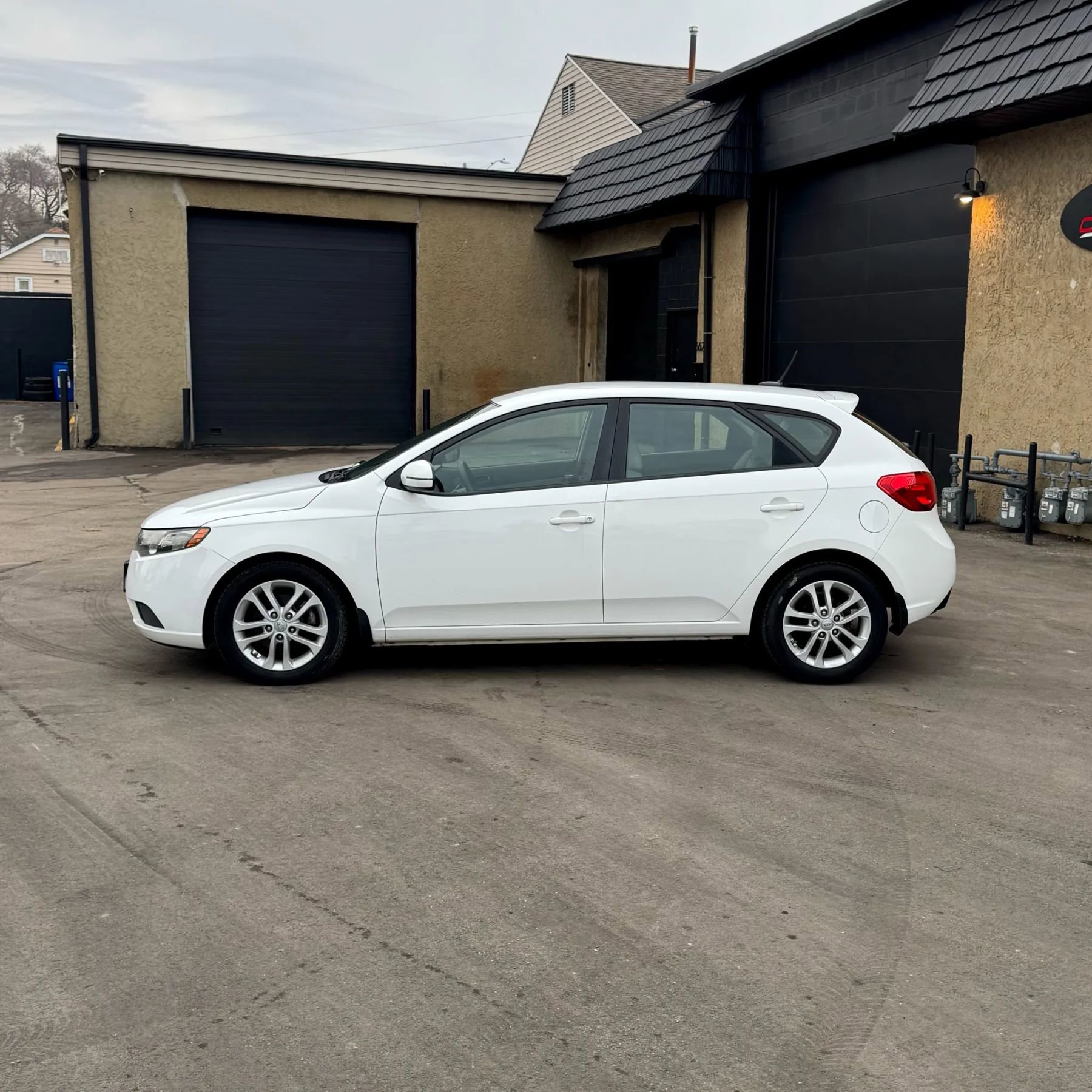 Used 2012 Kia Forte EX image 9