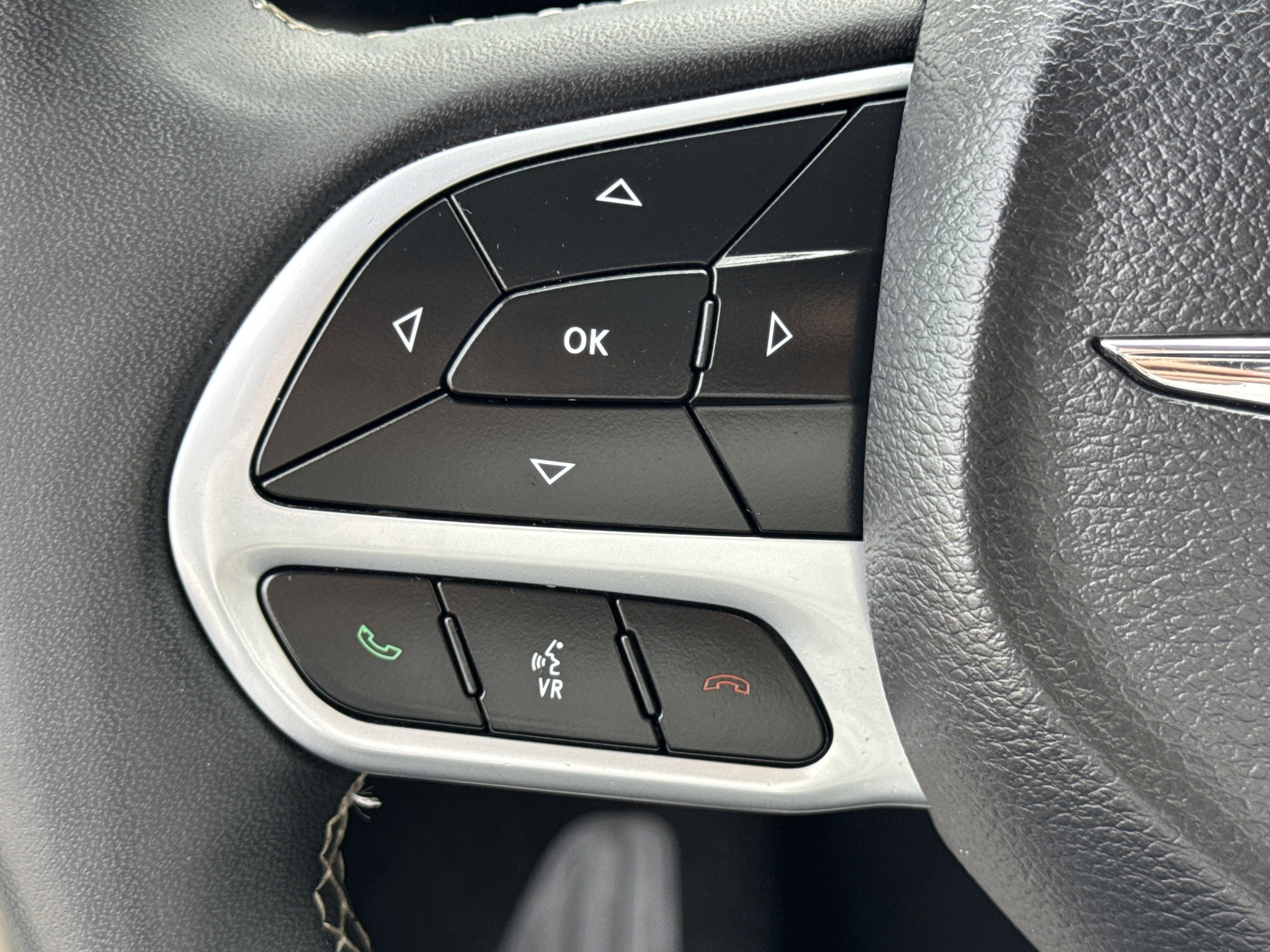 Used 2023 Chrysler Pacifica Touring-L image 24