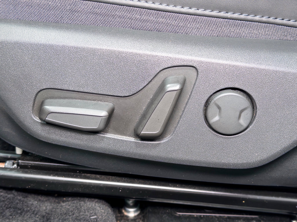 Used 2023 Kia Niro Wave w/ Wave Preserve Package FWD image 6