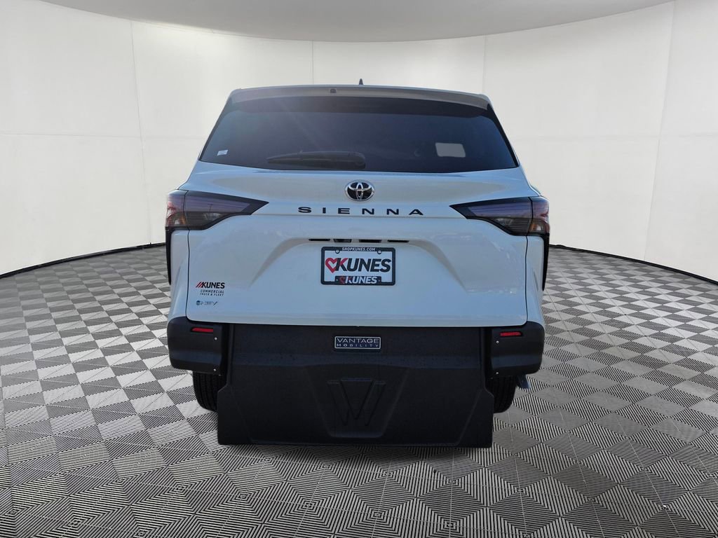 Used 2026 Toyota Sienna LE image 7