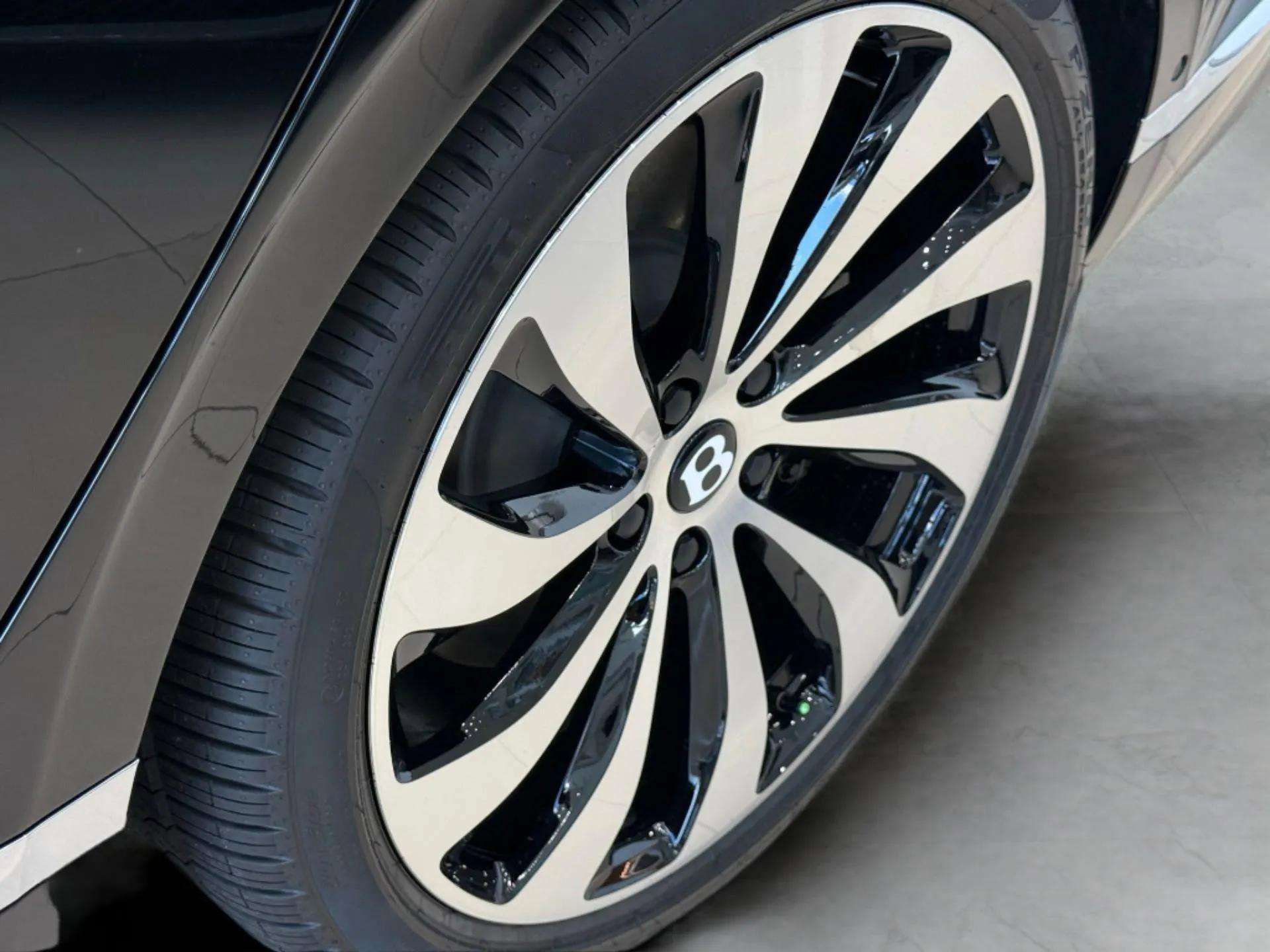 New 2026 Bentley Flying Spur Plug-In Hybrid AWD/4WD image 46