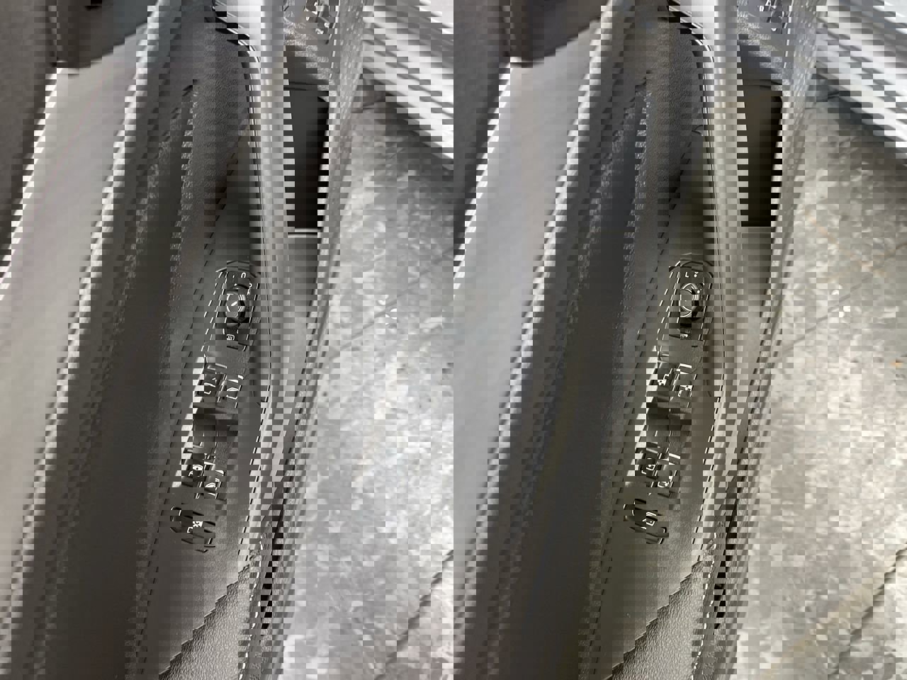 Used 2024 Volkswagen Jetta SE w/ Panoramic Sunroof Package image 9