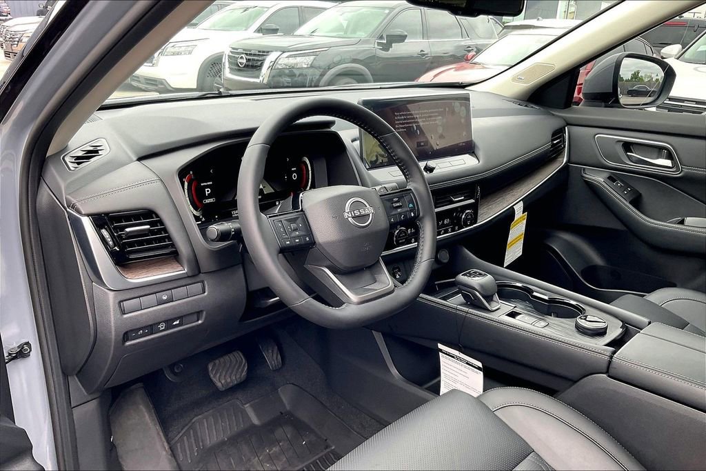 Used 2025 Nissan Rogue Platinum AWD/4WD image 18