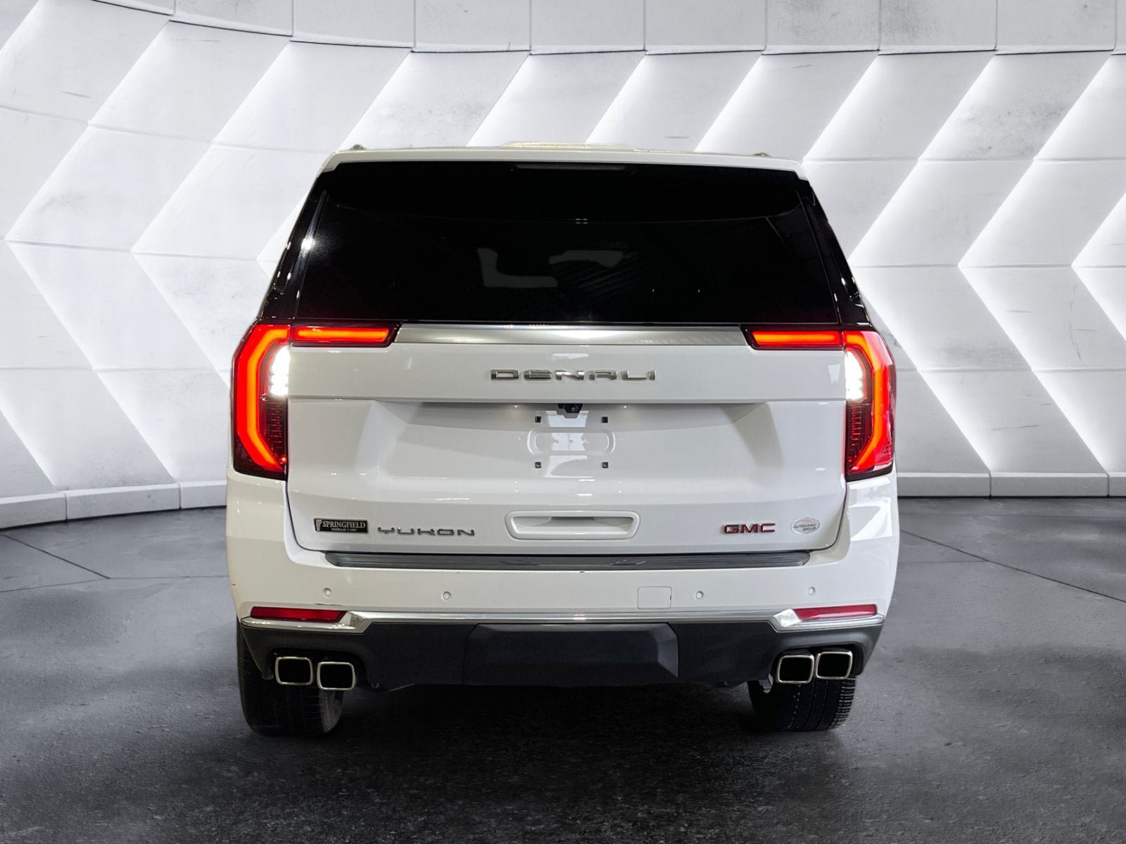 Used 2025 GMC Yukon XL Denali AWD/4WD image 5
