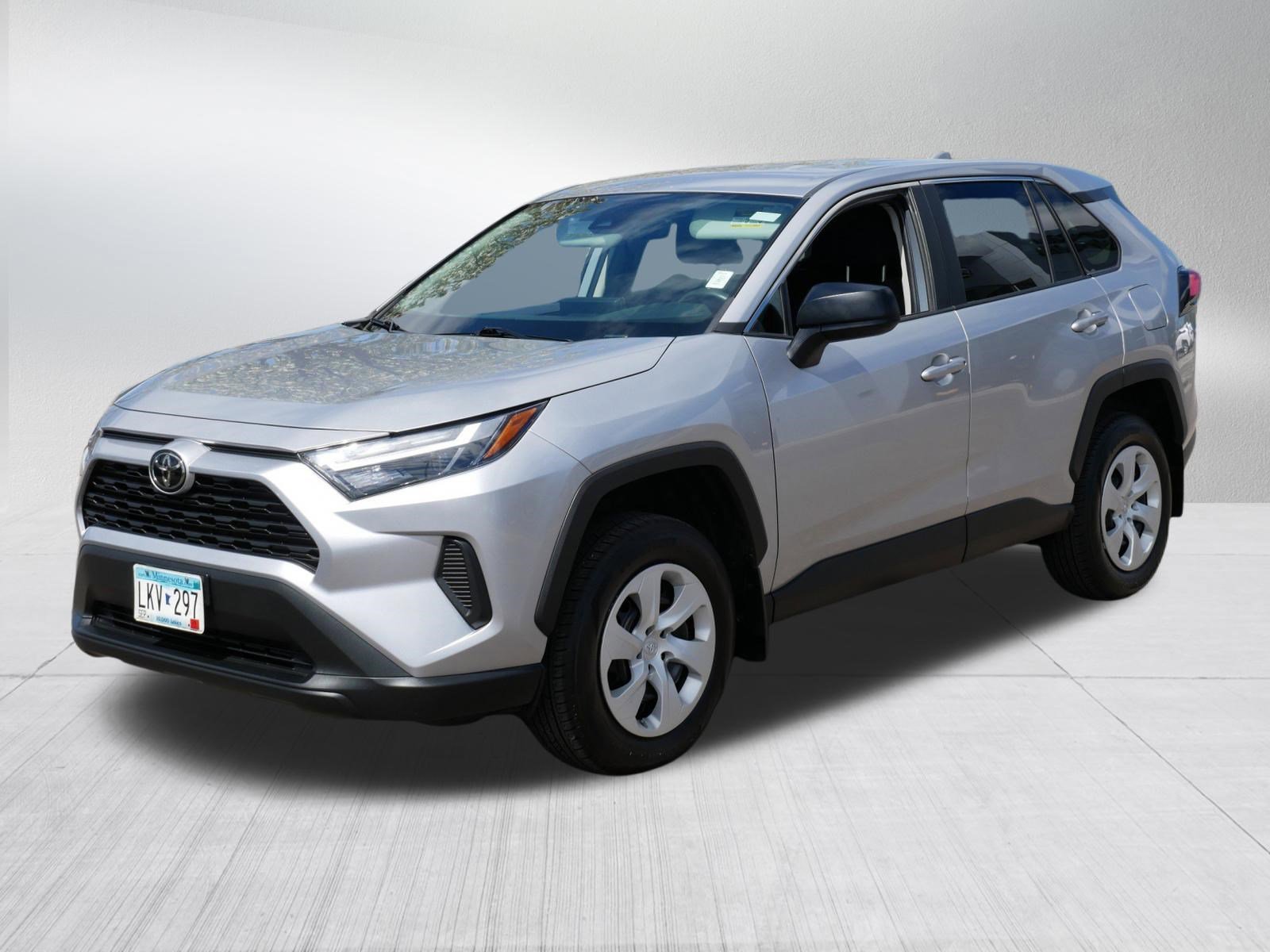 Used 2023 Toyota RAV4 LE AWD/4WD image 3