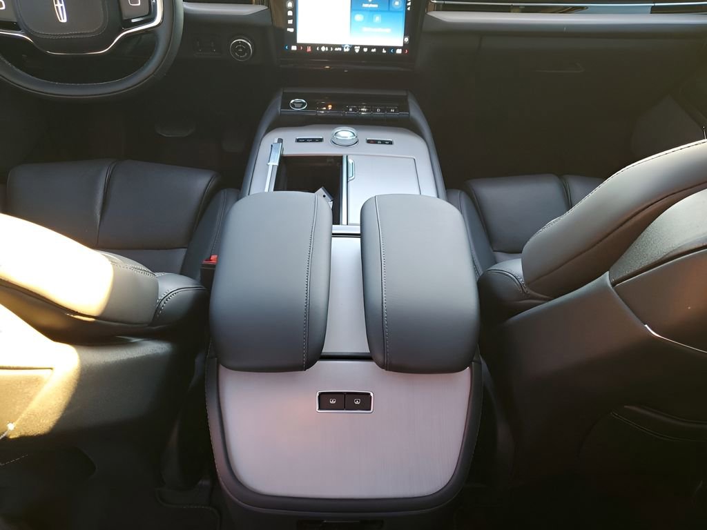 Used 2025 Lincoln Navigator L Reserve w/ Jet Appearance Package image 22