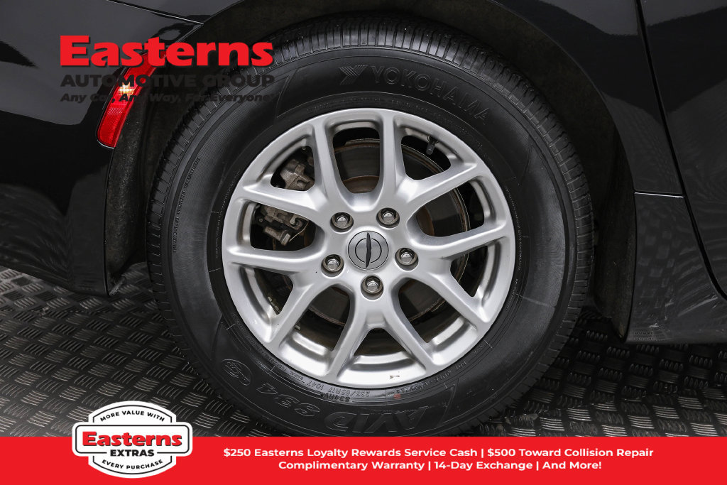 Used 2023 Chrysler Pacifica Touring-L FWD image 32
