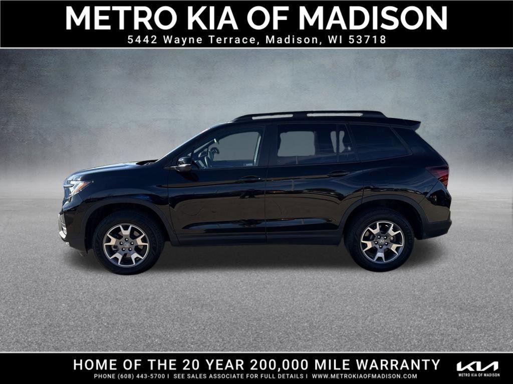 Used 2023 Honda Passport TrailSport image 2