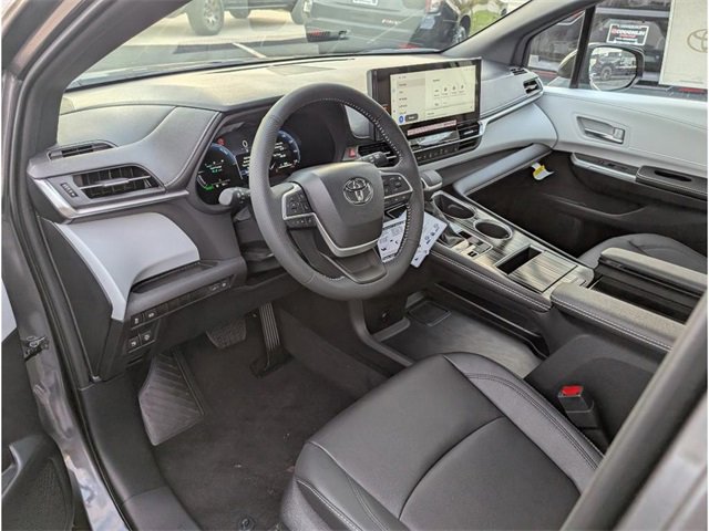 New 2025 Toyota Sienna XSE image 10