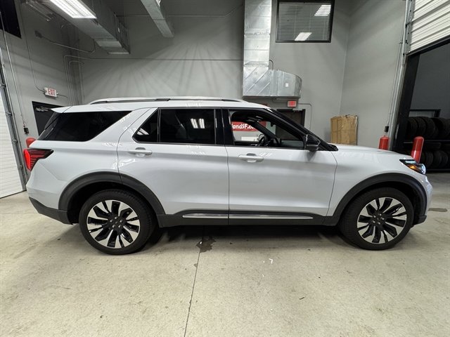 Used 2025 Ford Explorer Platinum w/ LUX Leather Package AWD/4WD image 8