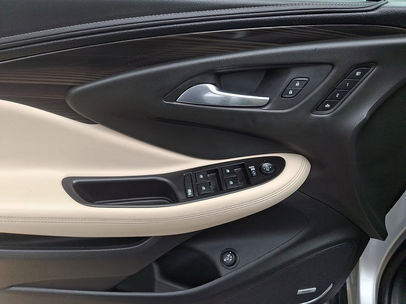 Used 2019 Buick Envision Premium AWD/4WD image 12