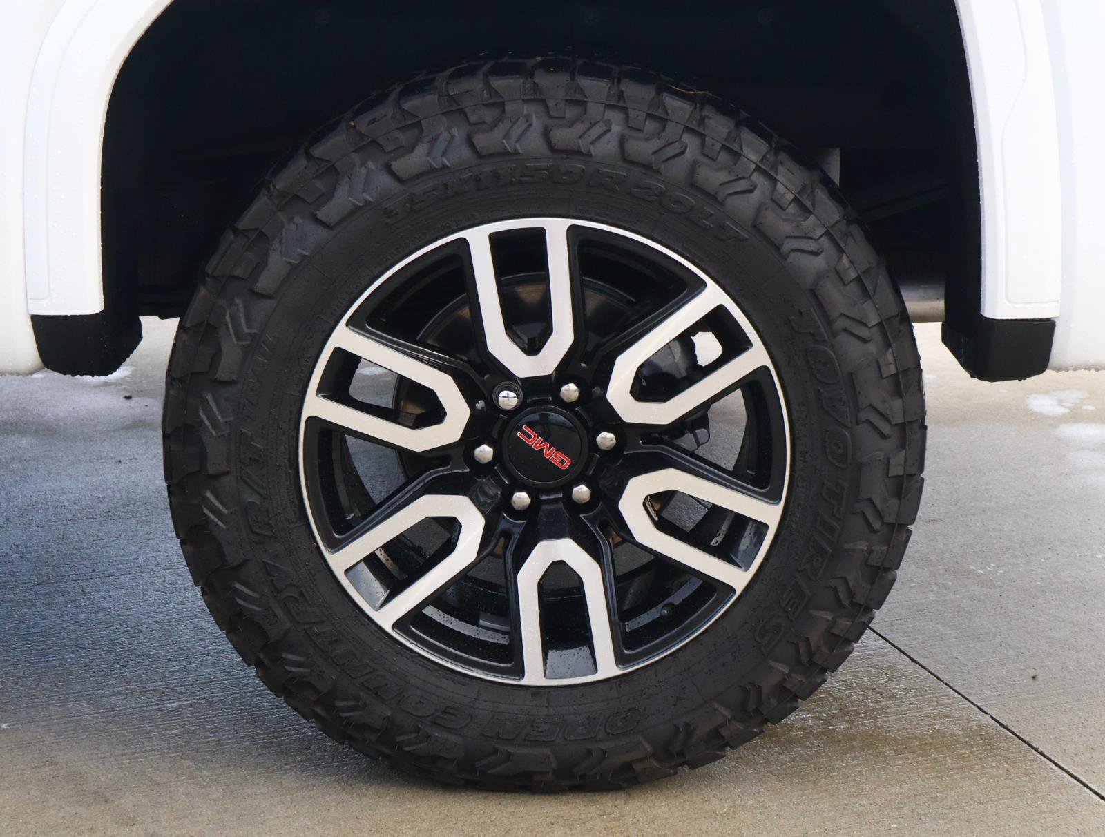 Used 2024 GMC Sierra 1500 AT4 w/ Technology Package AWD/4WD image 9