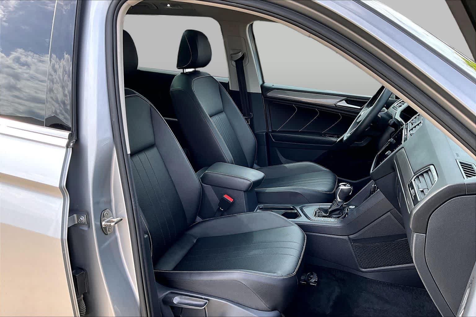 Used 2022 Volkswagen Tiguan SE FWD image 8