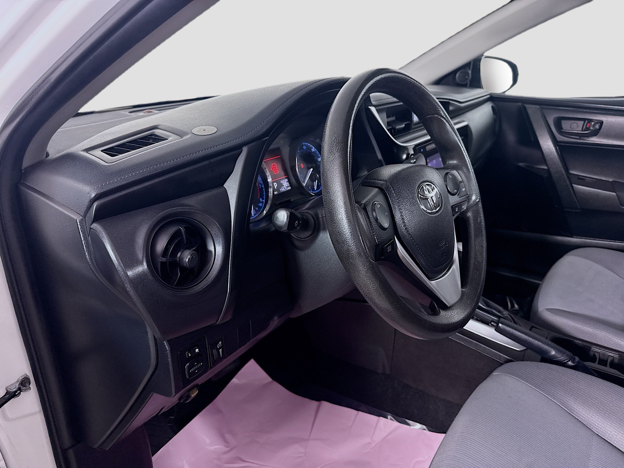 Used 2017 Toyota Corolla L w/ Carpet Mat Package (TMS) FWD image 22
