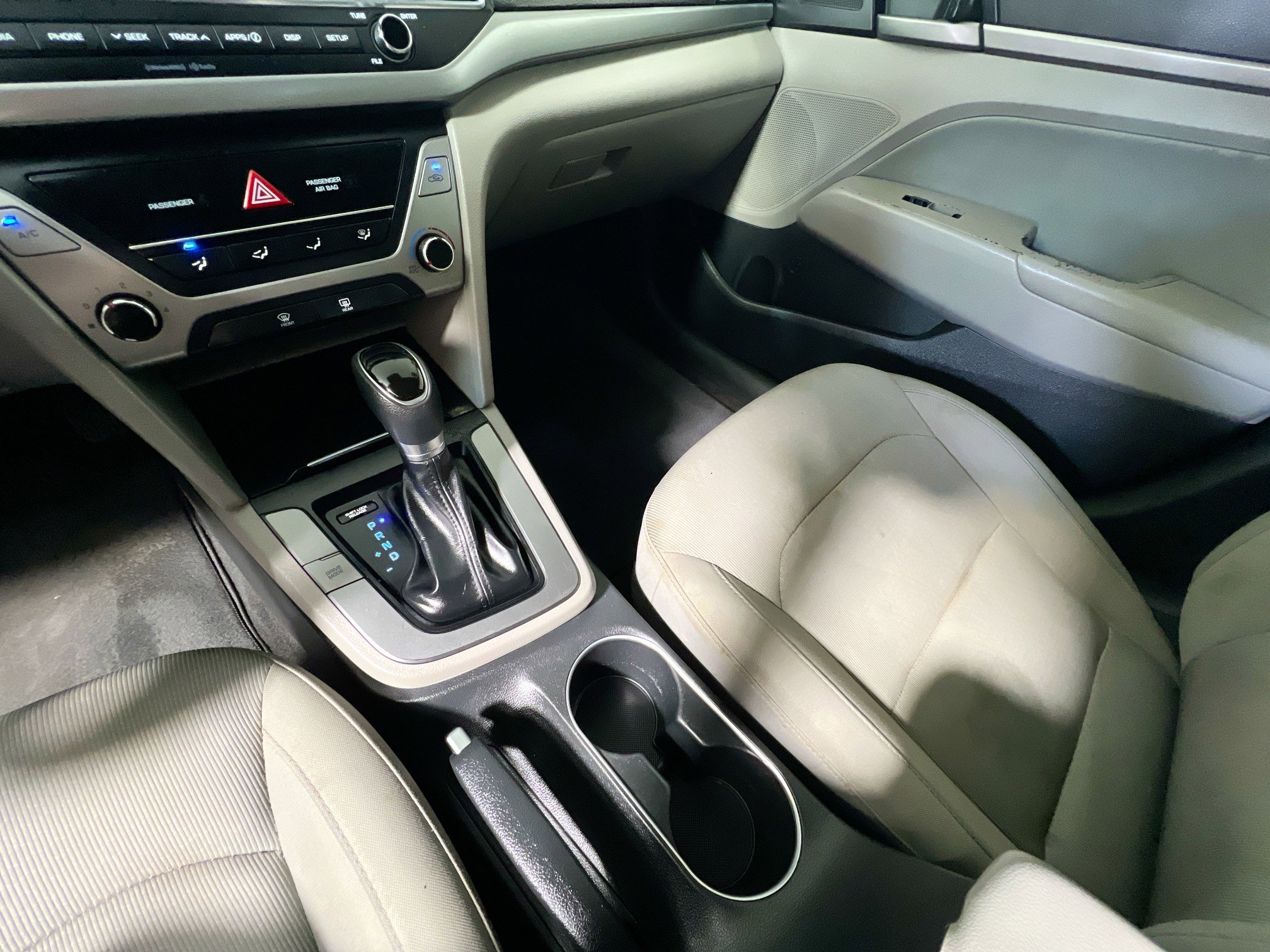 Used 2017 Hyundai Elantra SE image 25