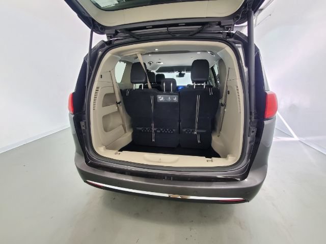Used 2020 Chrysler Pacifica Touring-L Plus w/ Advanced Safetytec Group FWD image 10