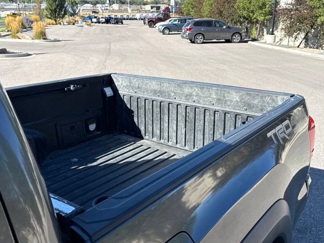 Used 2016 Toyota Tacoma TRD Off-Road AWD/4WD image 18
