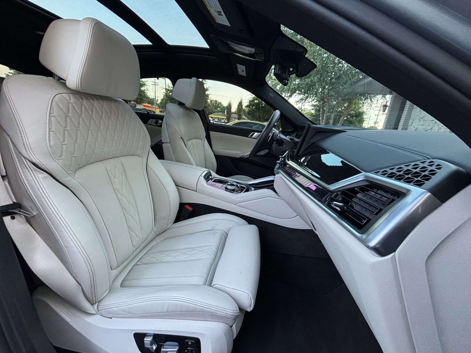 Used 2025 BMW X6 M60i AWD/4WD image 25