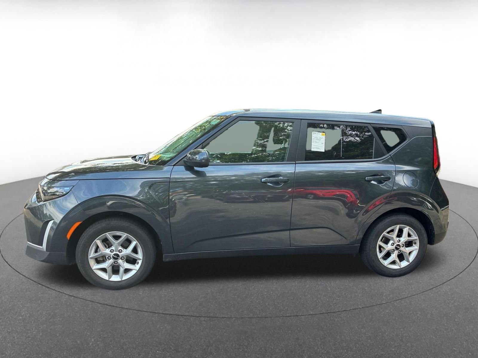 Used 2025 Kia Soul LX w/ LX Technology Package FWD image 5