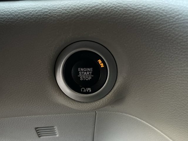 Used 2022 Chrysler Pacifica Touring-L FWD image 17