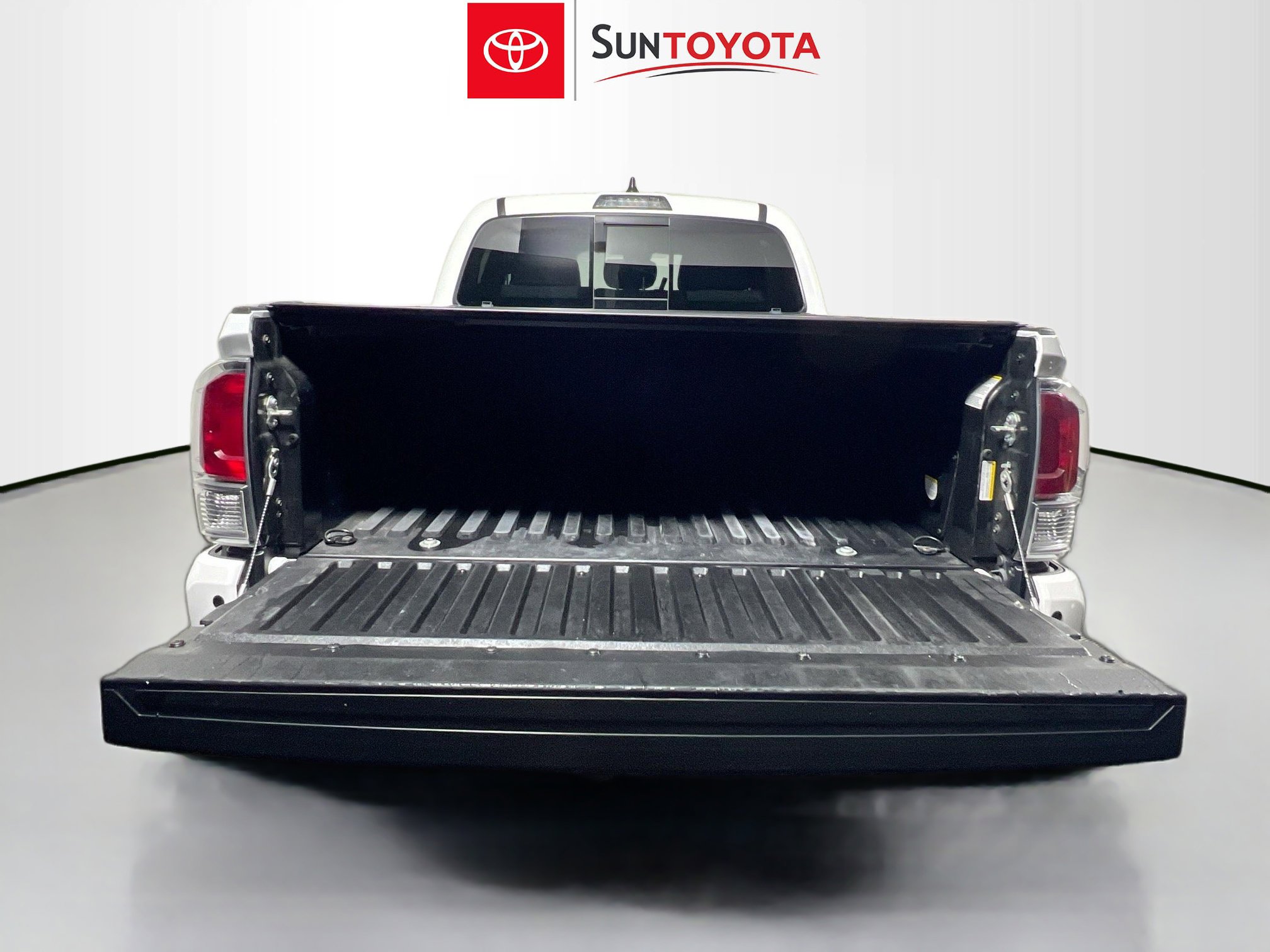 Used 2022 Toyota Tacoma TRD Sport w/ Technology Package RWD image 34