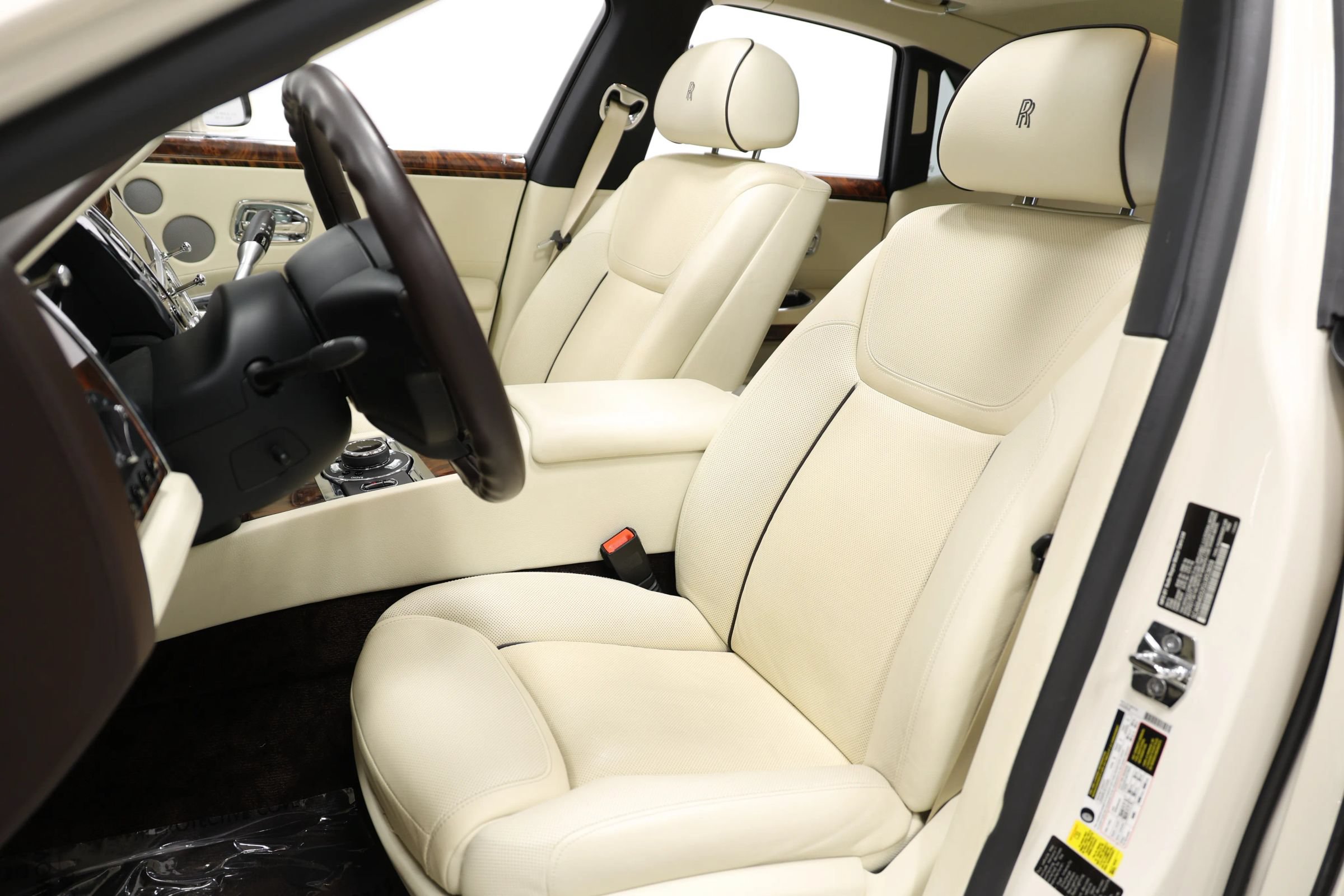 Used 2016 Rolls-Royce Ghost RWD image 18