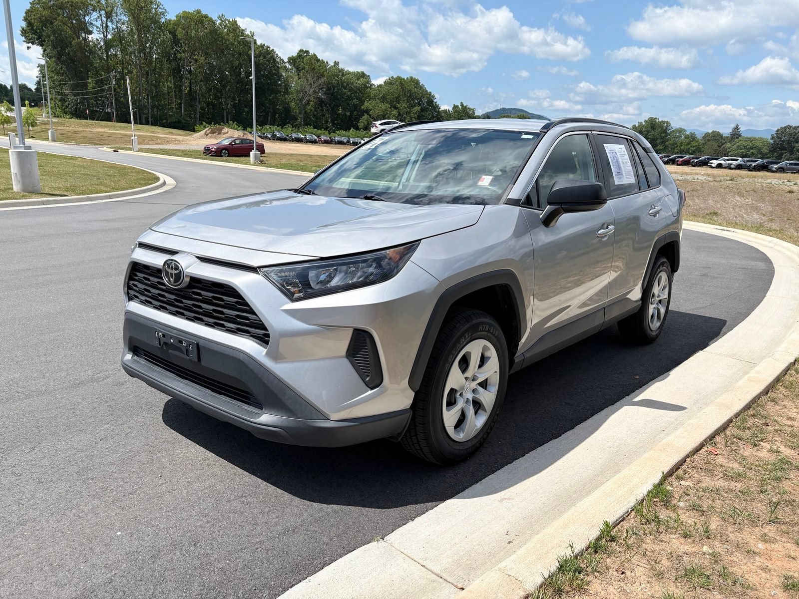 Used 2021 Toyota RAV4 LE FWD image 3