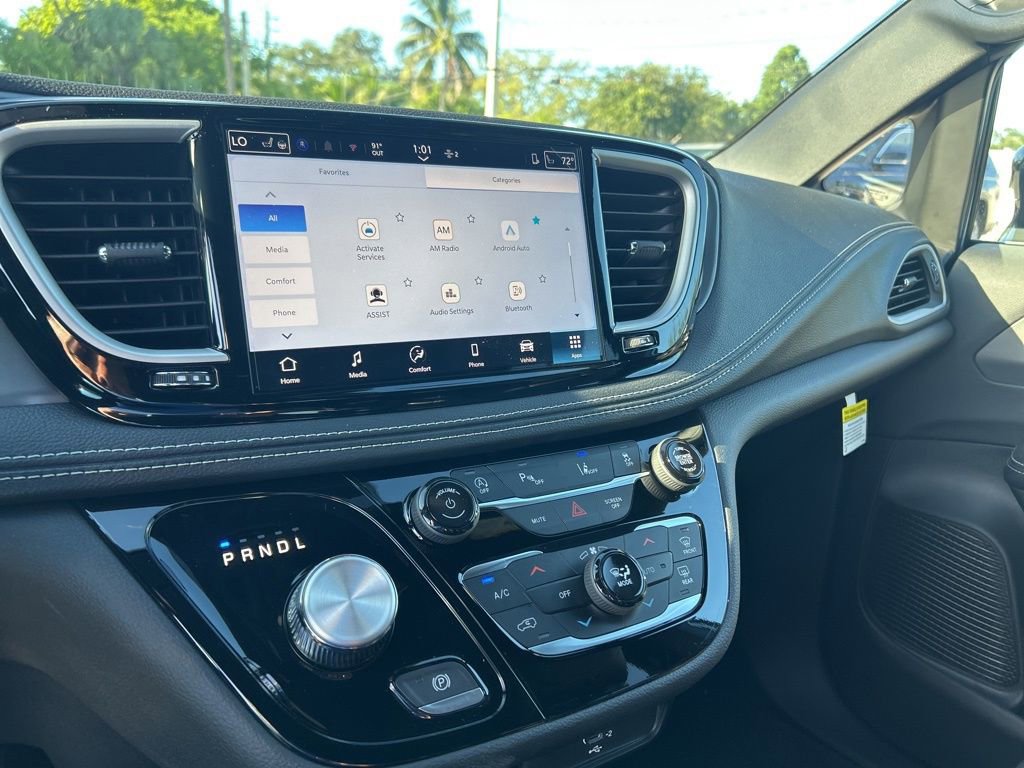 New 2026 Chrysler Pacifica Select image 11