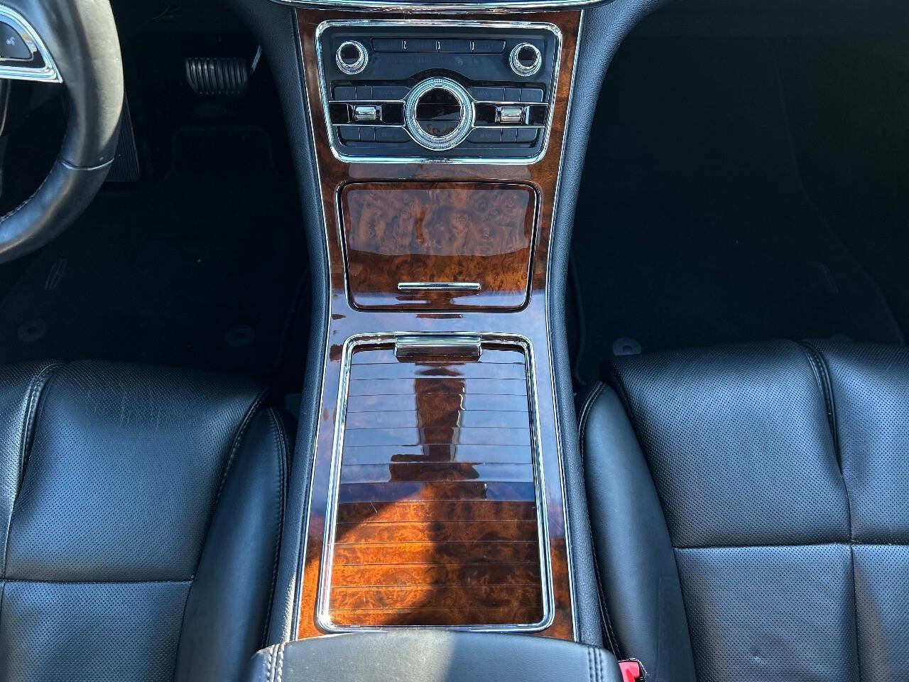 Used 2017 Lincoln Continental Select w/ Climate Package AWD/4WD image 15