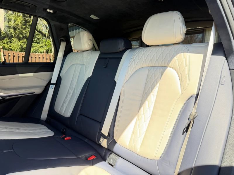 Used 2020 BMW X5 M50i w/ Executive Package image 16