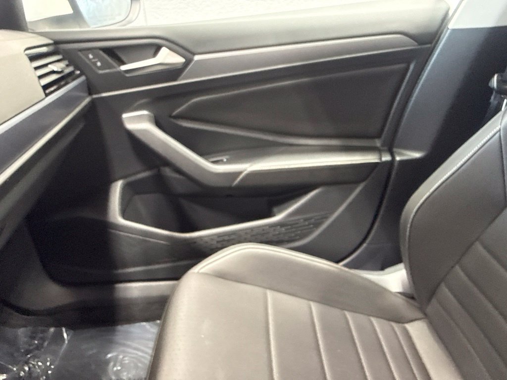 Used 2023 Volkswagen Jetta SE w/ Panoramic Sunroof Package FWD image 38