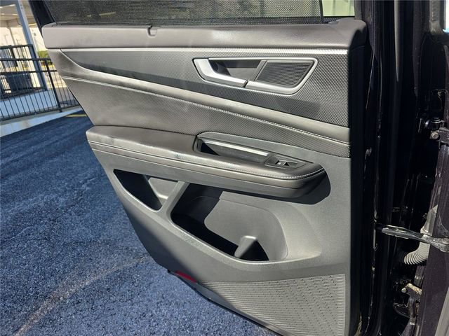 Used 2025 Volkswagen Atlas Cross Sport SEL image 10