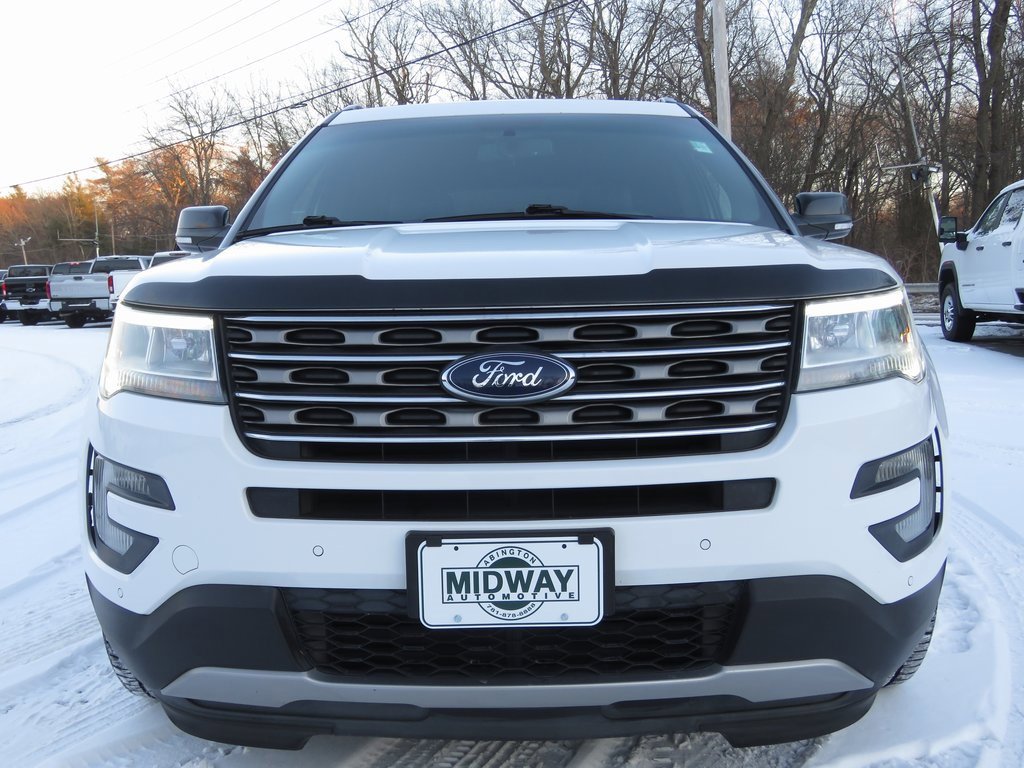 Used 2017 Ford Explorer XLT w/ Equipment Group 202A image 2
