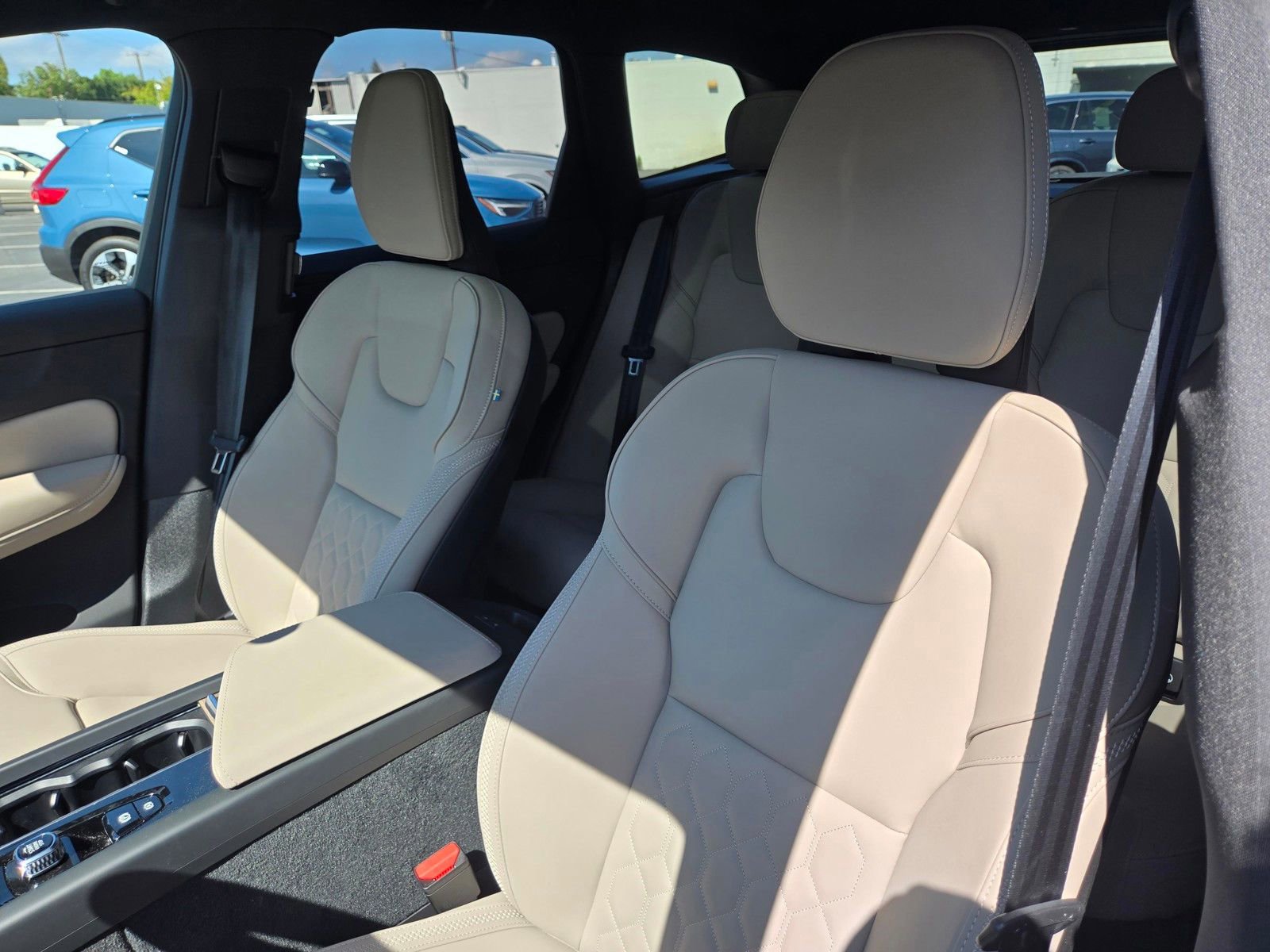 Used 2026 Volvo XC60 B5 Plus w/ Protection Package Premier AWD/4WD image 14