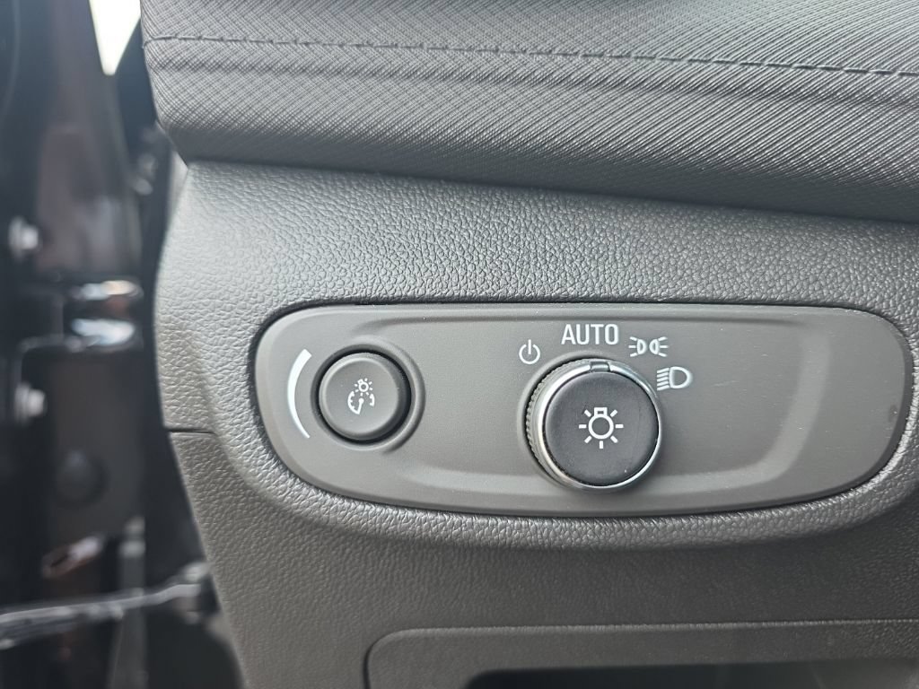 Used 2025 Chevrolet TrailBlazer LT AWD/4WD image 15