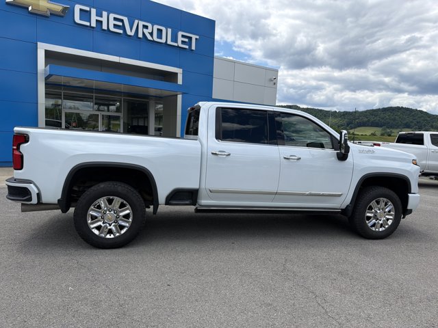Used 2026 Chevrolet Silverado 2500 High Country w/ High Country Premium Package AWD/4WD image 3