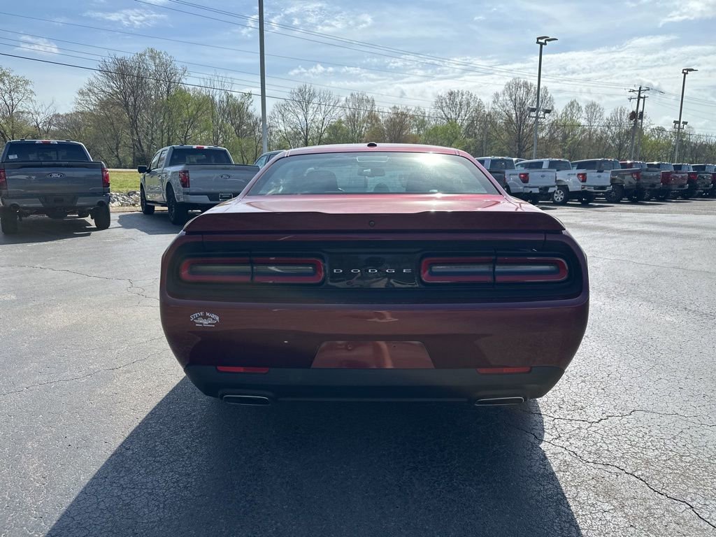 Used 2020 Dodge Challenger SXT image 4