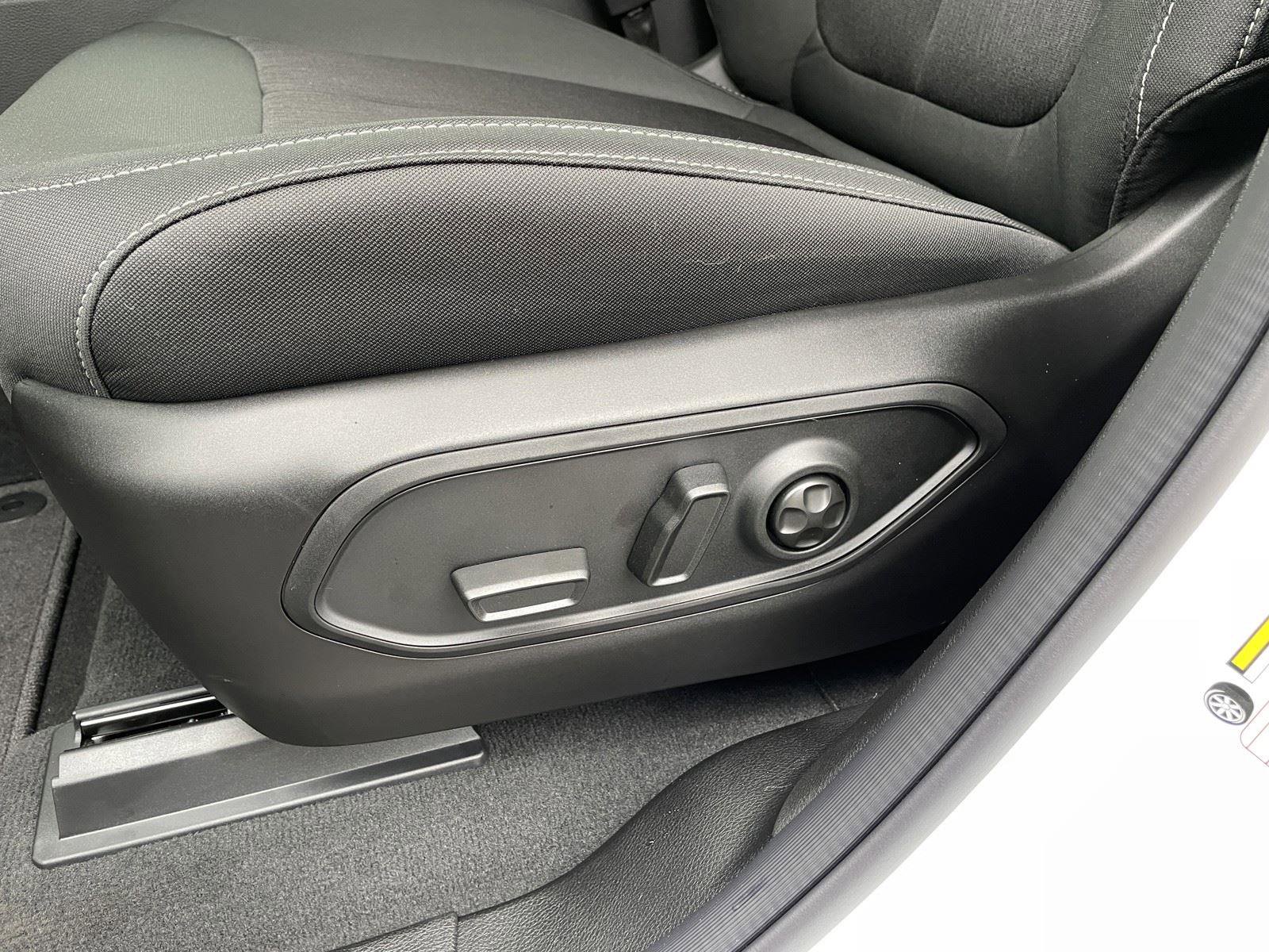 New 2025 Jeep Grand Cherokee Laredo X RWD image 12