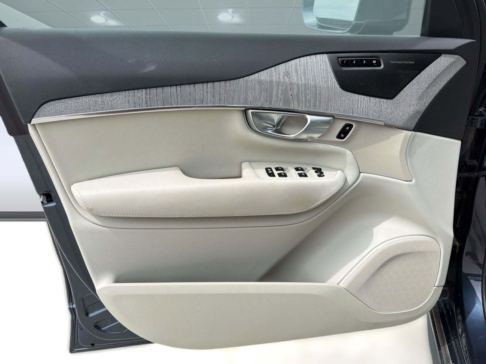 Certified 2024 Volvo XC90 B6 Plus w/ Protection Package Premier AWD/4WD image 21