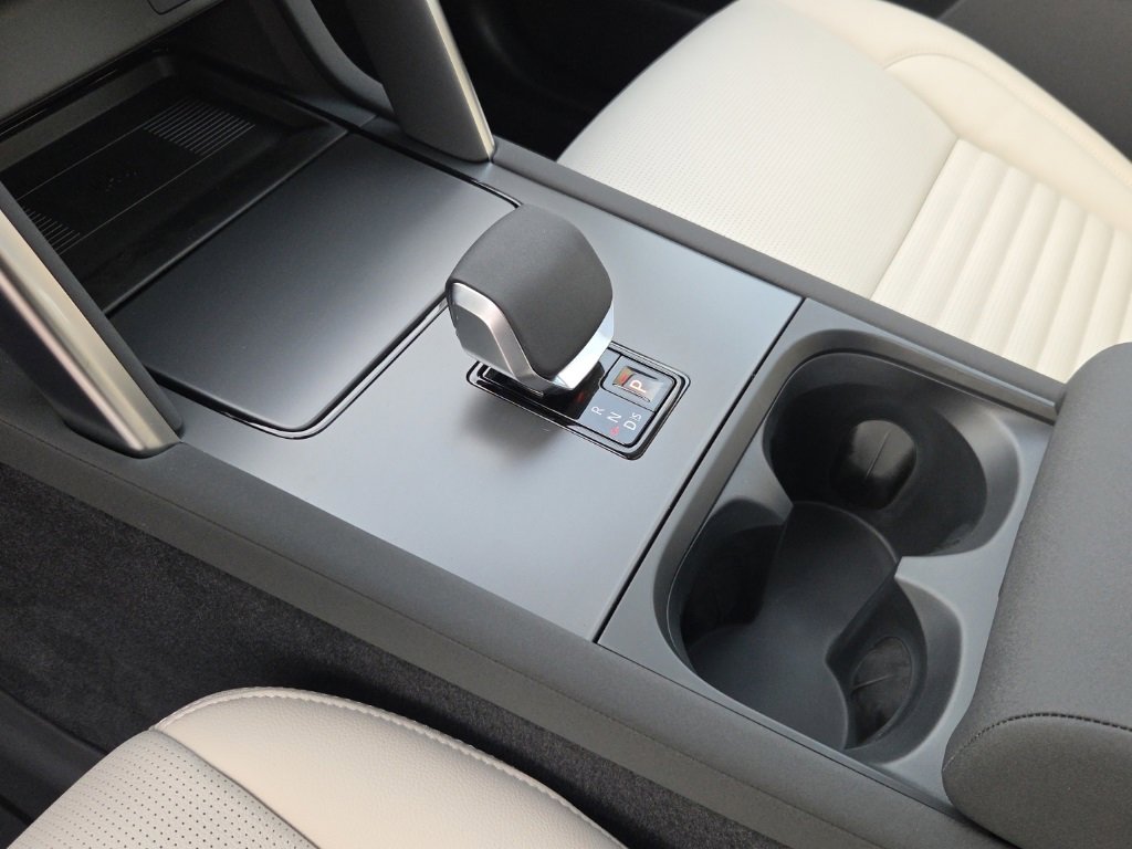 New 2025 Land Rover Discovery Sport S image 13