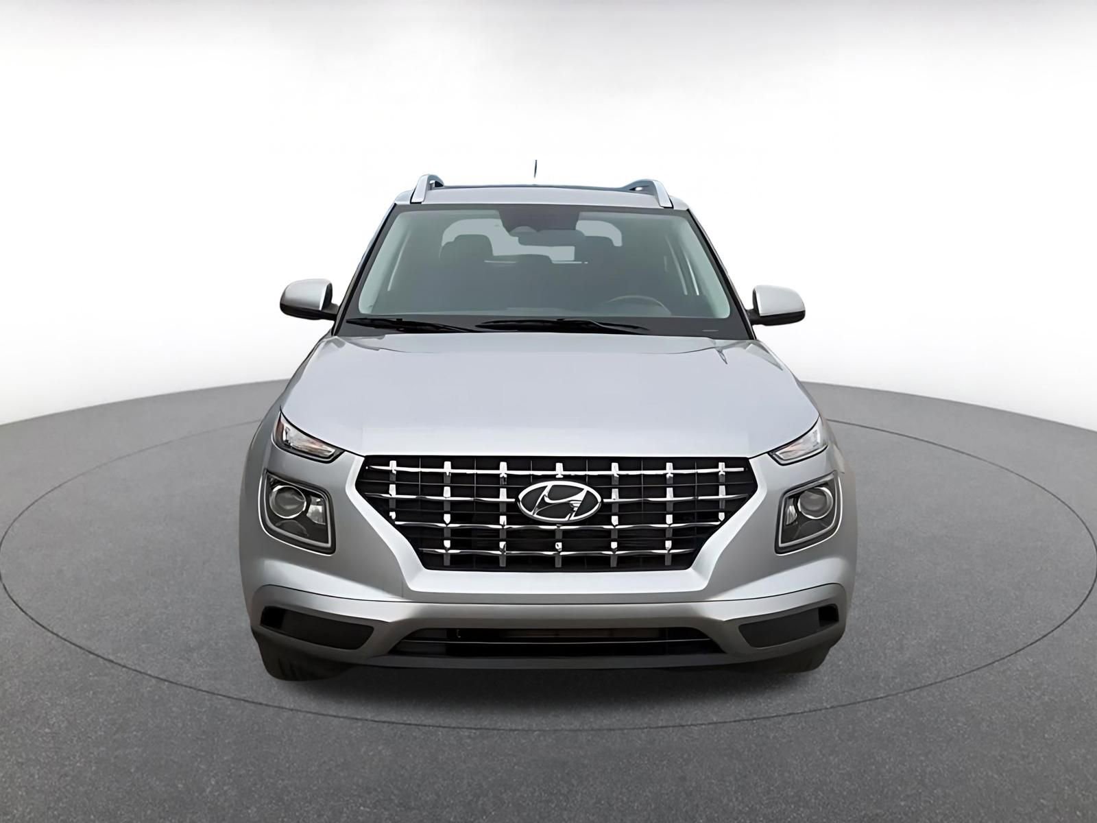 Used 2025 Hyundai Venue SEL FWD image 4