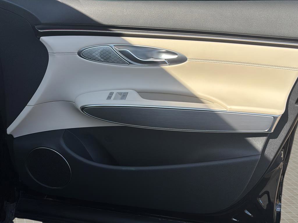 Used 2026 Genesis GV70 2.5T Select image 38