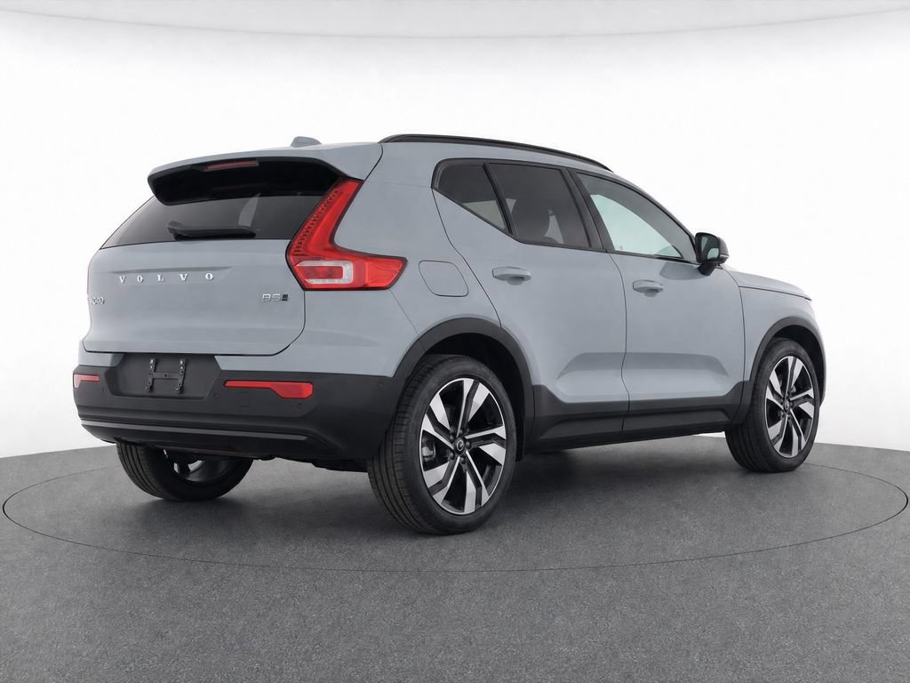 New 2026 Volvo XC40 B5 Plus w/ Climate Package AWD/4WD image 4