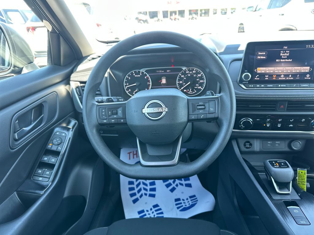 Used 2025 Nissan Rogue S AWD/4WD image 18