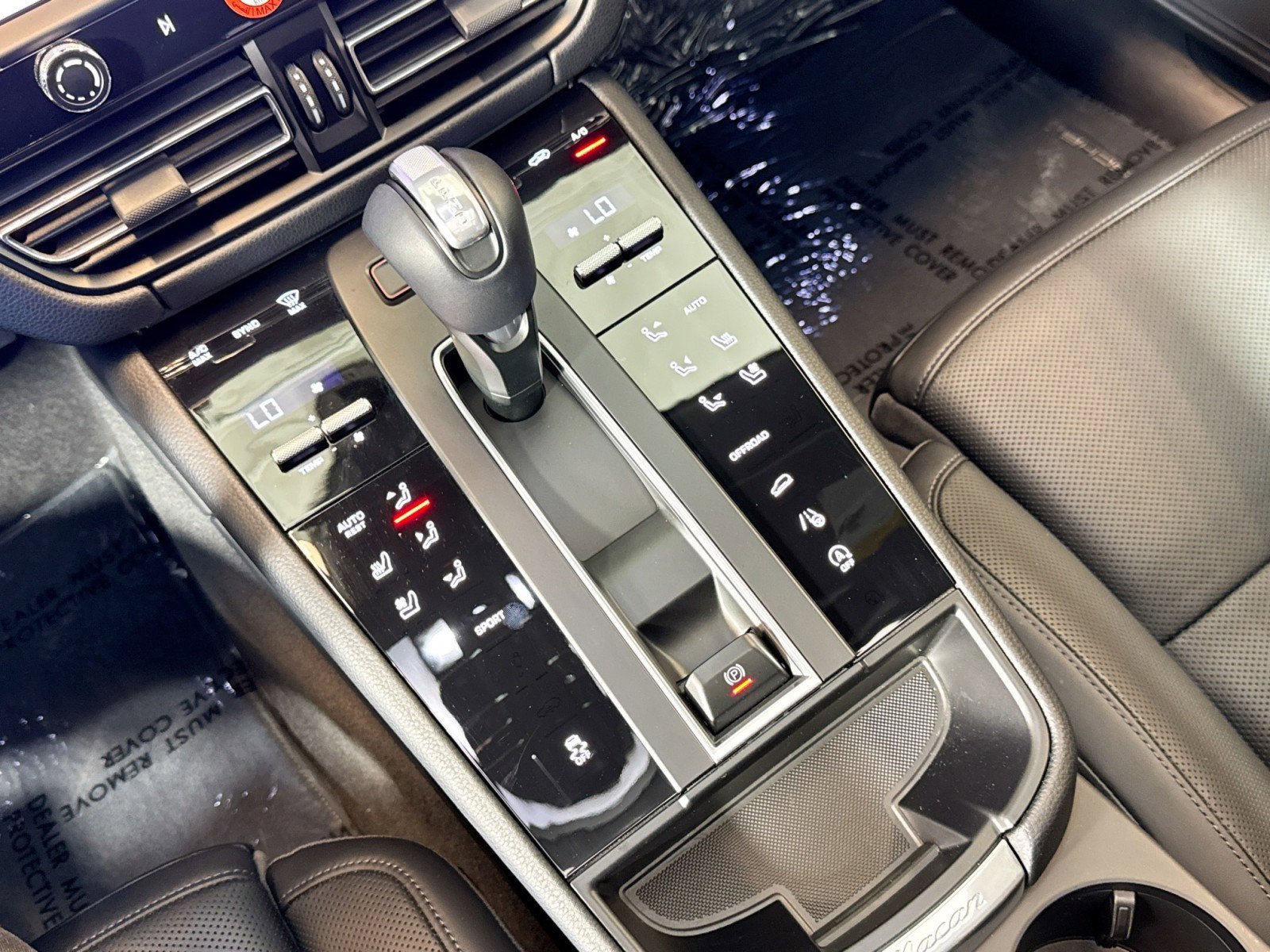 Certified 2025 Porsche Macan image 17